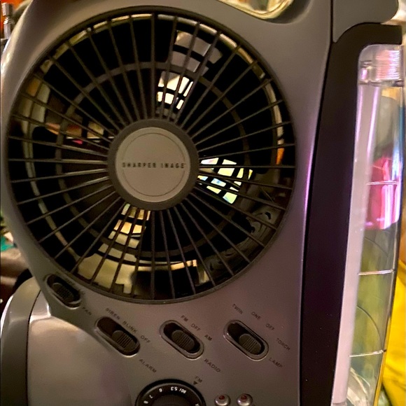 NIB NEVER USED SHARPER IMAGE 5-in-1 SURVIVOR FAN/LIGHT/LANTERN/RADIO/SIREN AC/DC - Picture 1 of 10